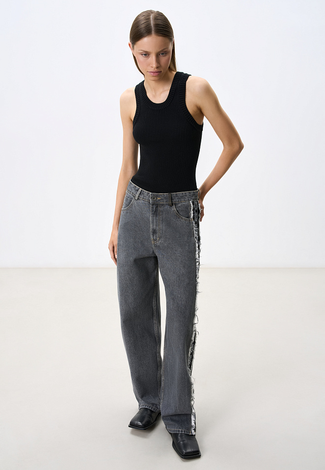 Джинсы с деталями из экокожи