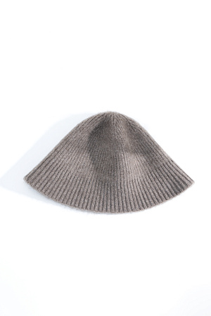 коричневый Трикотажная панама из 100% шерсти яка. Изделие выполнено в рубчик. 