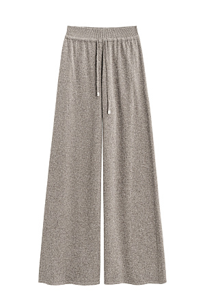 бежевый Трикотажные меланжевые брюки из мягкой шерсти с добавлением шелка и вискозы. Модель прямого силуэта с широким поясом на кулиске. Можно дополнить жилетом из такой же пряжи.