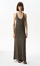 Трикотажный сарафан длины макси из хлопка с пайетками. Модель свободного кроя, на широких бретелях с перекрутом на спине и глубоким U-образным вырезом. 