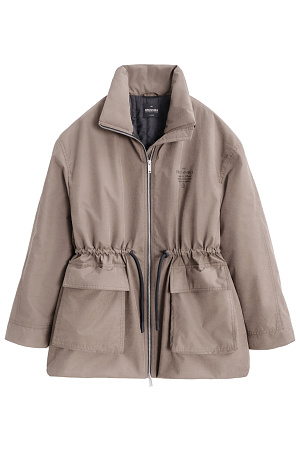 бежевый Парка на синтепоне. Модель свободного силуэта с регулируемой кулиской на талии, большими накладными карманами с клапанами, со спущенной линией плеч и воротником-стойкой. В комплекте к куртке идет дополнительный объемный воротник и капюшон. Застежка на молнию. Изделие выполнено на подкладке.
