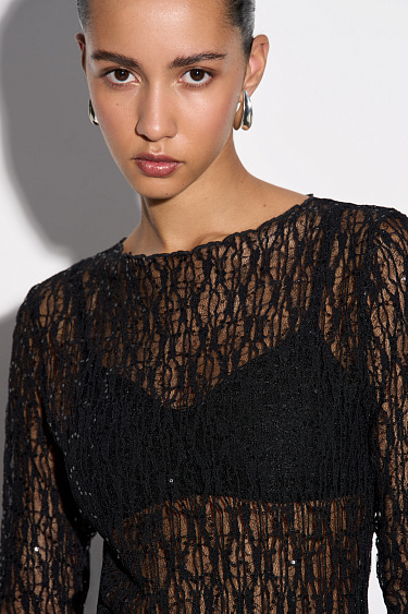 Кружевной лонгслив с пайетками