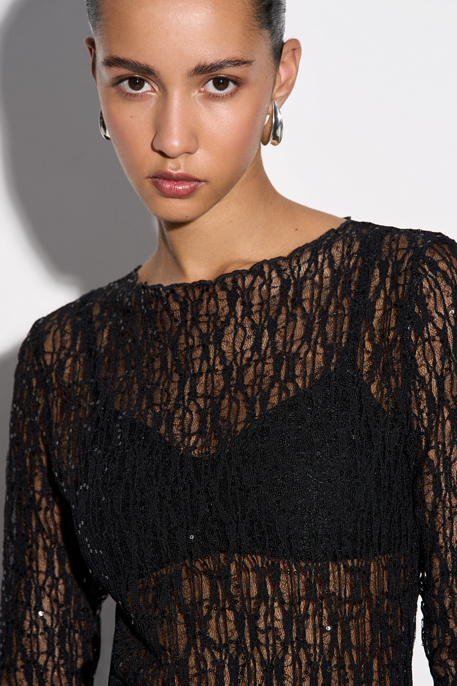 Кружевной лонгслив с пайетками