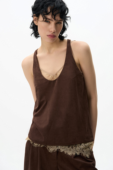 Топ с отделкой под замшу