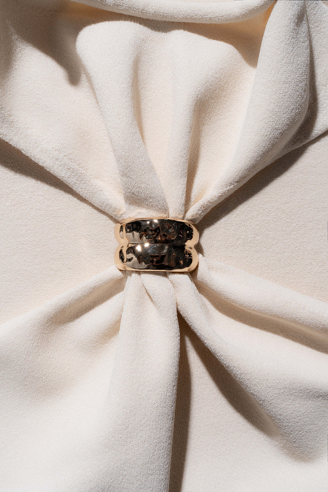 Трикотажный топ с декоративной перемычкой