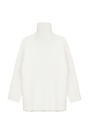 белый Джемпер из тончайшей мериносовой шерсти. Можно носить с обеих сторон. Возле воротника вывязана буква "B".