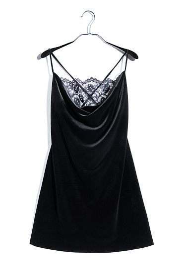 Бархатное платье с кружевом