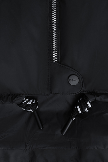 Объемный пуховик с капюшоном