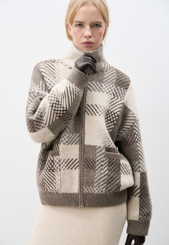 Трикотажный бомбер в клетку