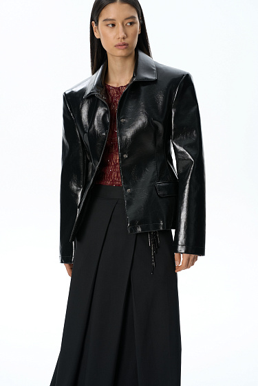 Приталенный лакированный жакет 