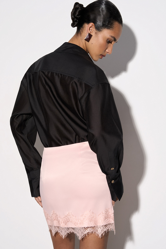 Рубашка из шелка с большими плечами