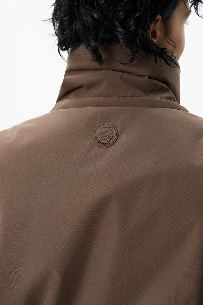 Короткий бомбер с воротником-стойкой