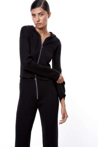 Трикотажный бомбер с капюшоном 