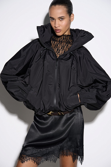 Ветровка с воротником-стойкой