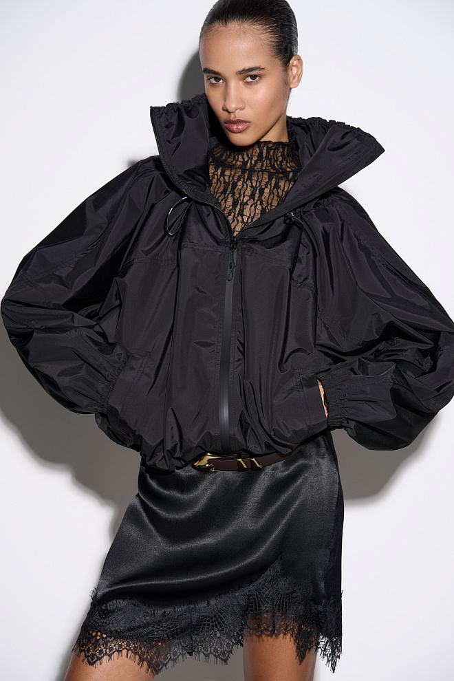 Ветровка с воротником-стойкой