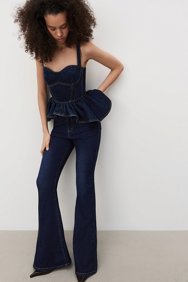 Джинсы клеш с высокой посадкой