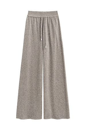 бежевый Трикотажные меланжевые брюки из мягкой шерсти с добавлением шелка и вискозы. Модель прямого силуэта с широким поясом на кулиске. Можно дополнить жилетом из такой же пряжи.