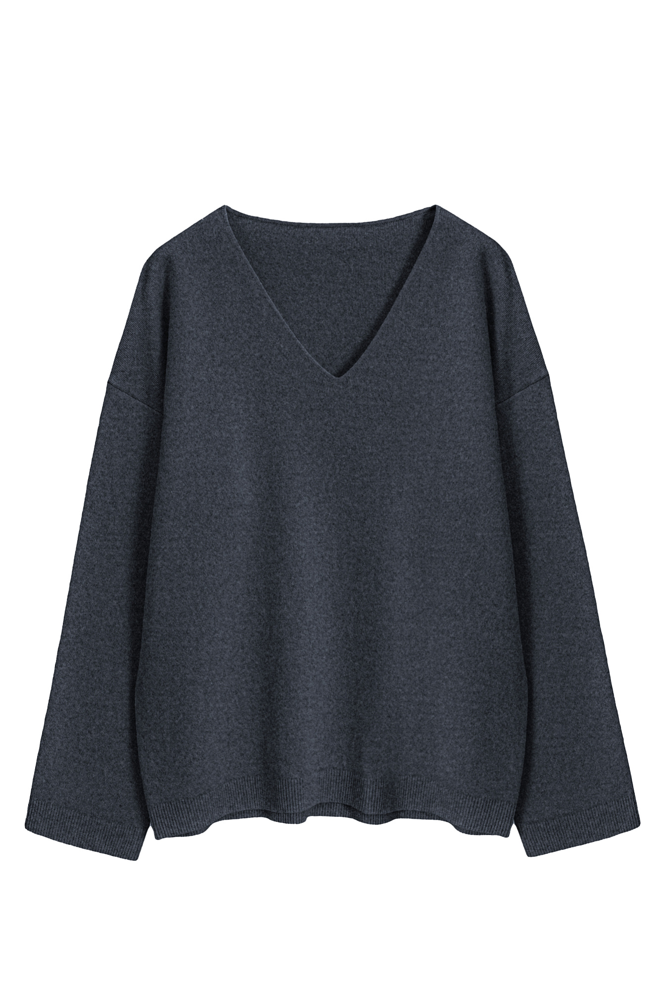 Трикотажный джемпер из шерсти с добавлением кашемира. Модель свободного силуэта со спущенной линией плеч и V-образным вырезом горловины. Манжеты рукавов и низ изделия выполнены в рубчик.