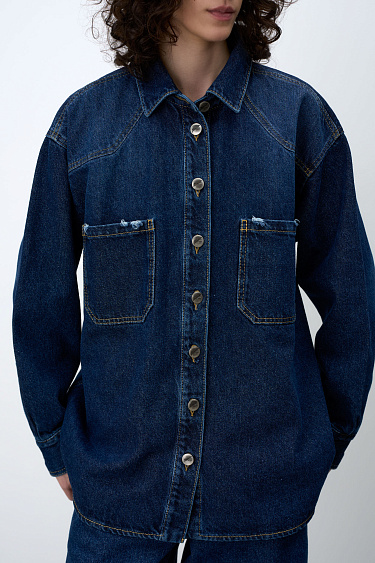 Джинсовая рубашка с накладными карманами