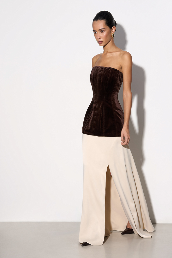 Атласная юбка с разрезом