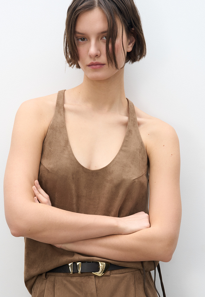 Топ с отделкой под замшу