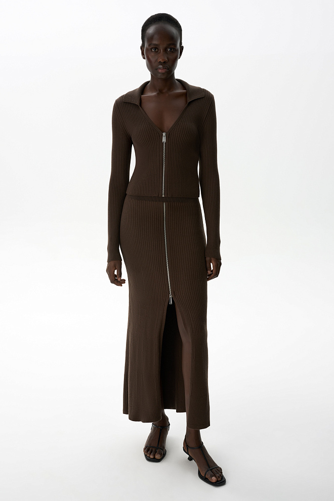 Юбка миди с разрезом спереди