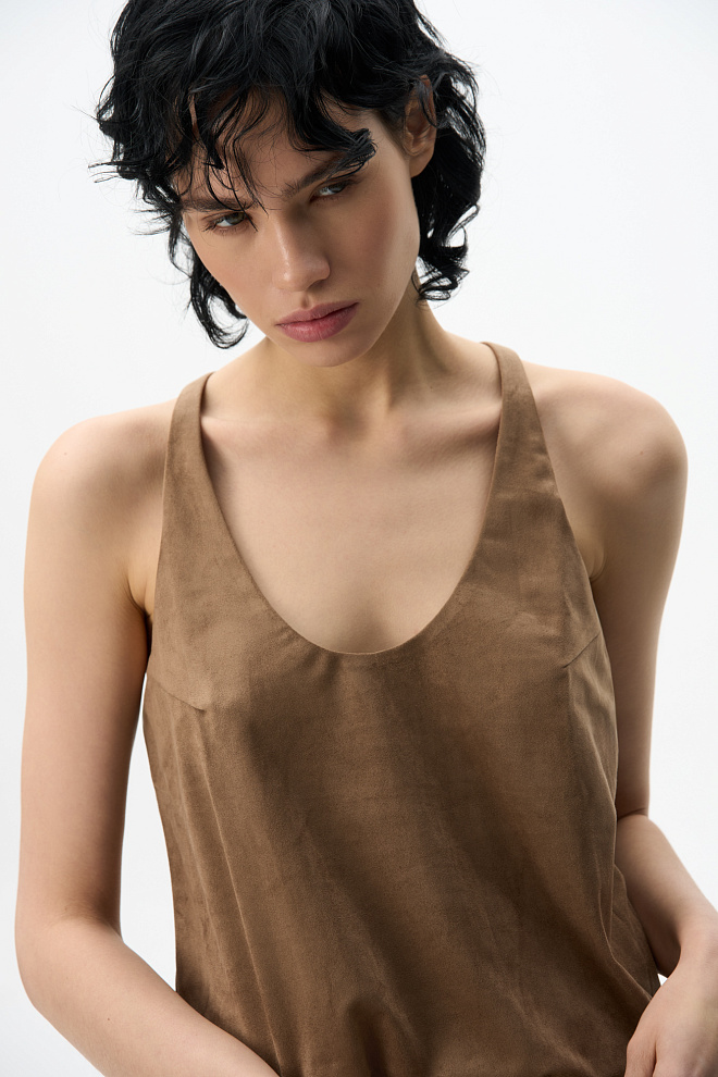 Топ с отделкой под замшу