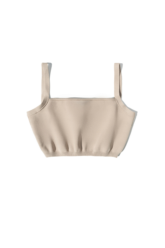 Короткий топ на бретелях