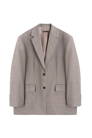 бежевый Классический жакет из фланели. Модель прямого кроя с лацканами и прорезными карманами с клапанами. Застежка на две пуговицы. Изделие на подкладке.