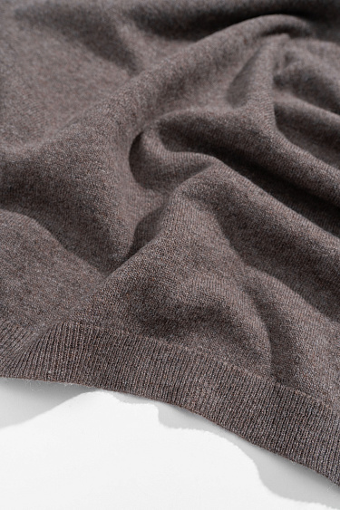 Трикотажный жилет с высоким воротом