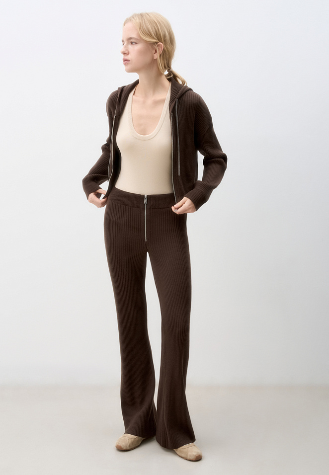 Трикотажные брюки в рубчик