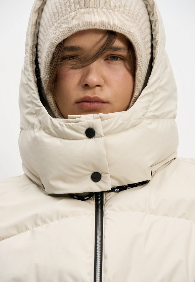 Объемный пуховик с капюшоном