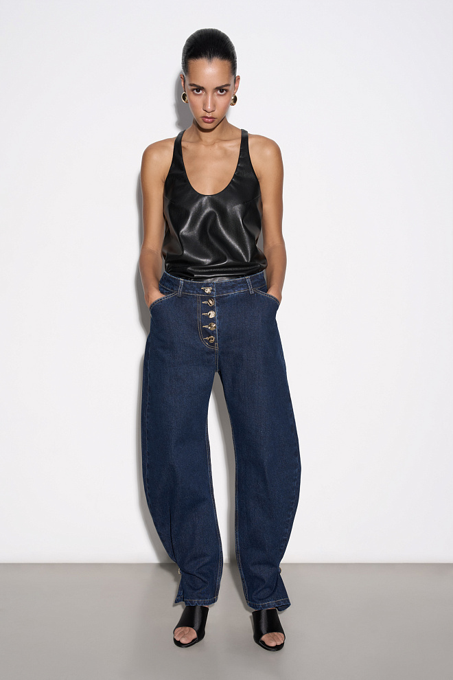 Джинсы с акцентными пуговицами