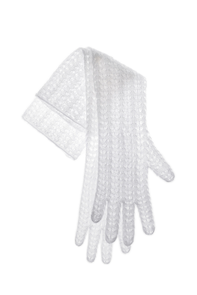 Длинные ажурные перчатки