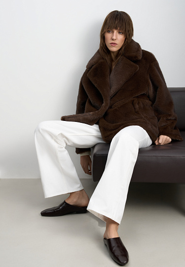 Шуба из экомеха с тонким поясом