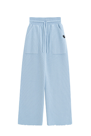 голубой Свободные брюки с необработанным низом. Модель прямого силуэта с накладными карманами и эластичным поясом в рубчик на кулиске.