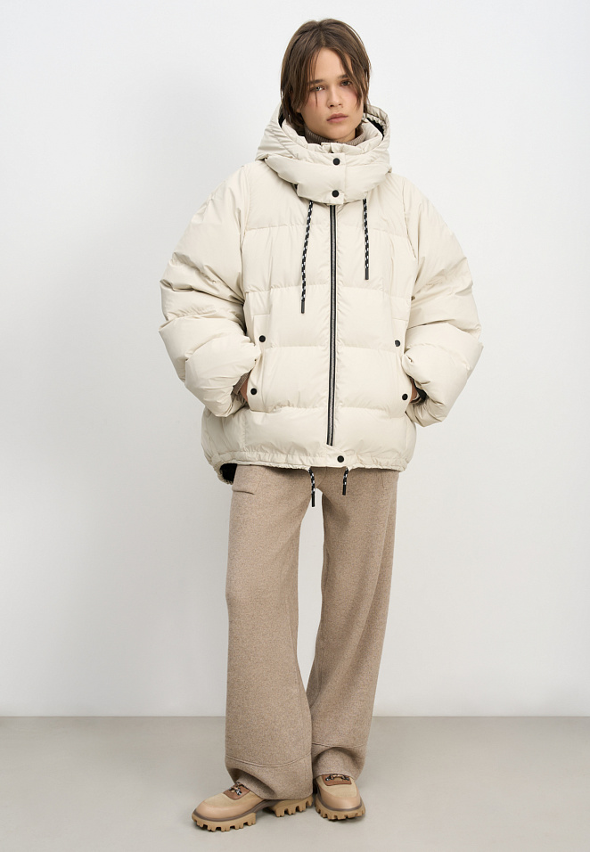 Объемный пуховик с капюшоном