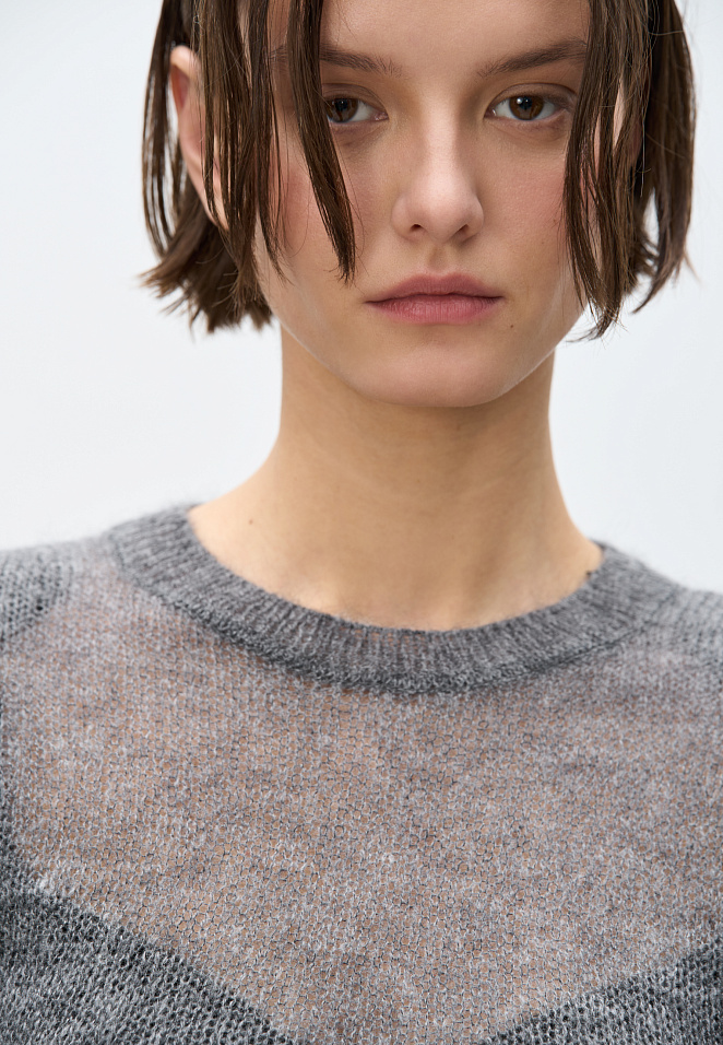 Мохеровый джемпер с плечиками