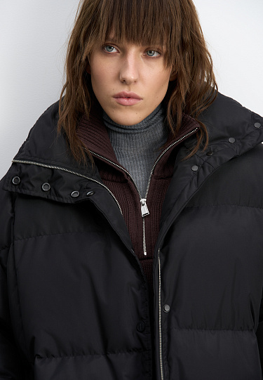 Пуховик с капюшоном и трикотажными манжетами