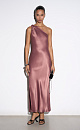 Платье длины макси из атласной вискозы. Модель приталенного силуэта, без рукавов, с перекрученной лямкой на одно плечо и разрезом сбоку.