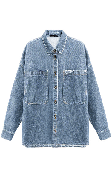 Джинсовая рубашка с большими карманами