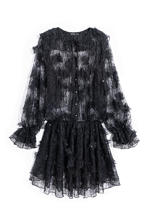 черный Платье длины мини из тонкого кружева с объемным декором в виде цветов. Модель свободного кроя с длинными рукавами, манжетами, и круглым вырезом горловины с жабо. Застежка на пуговицы. Горловина фиксируется на шее тонким шнурком. Изделие выполнено без подкладки.