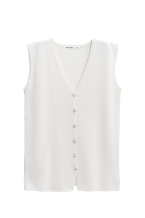 белый Трикотажный жилет из шерсти и пуха лисы. Модель удлиненного силуэта с V-образным вырезом горловины и застежкой на пуговицы-сердечки. 