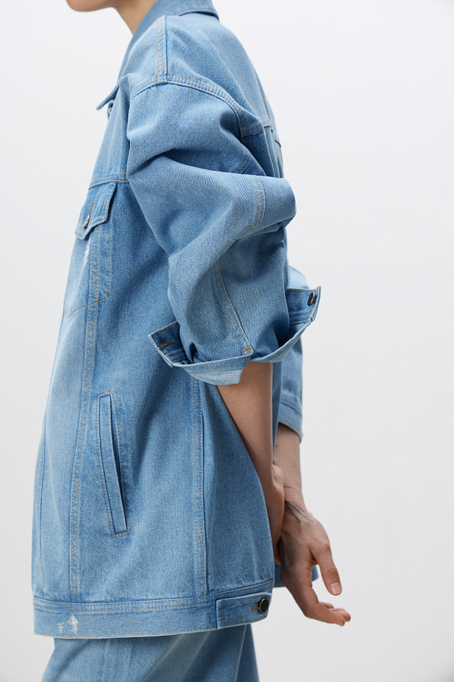 Джинсовый жакет с отложным воротником 
