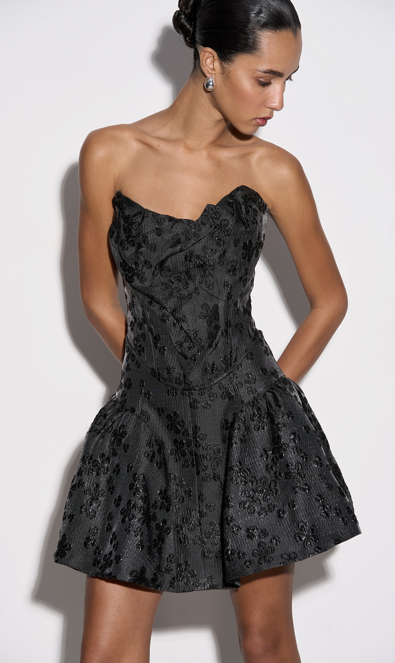 BRUSNIKA. Образ 47 из коллекции night collection