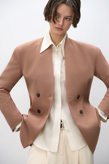 Двубортный приталенный жакет