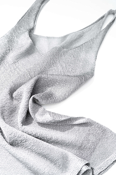 Цельновязаная майка с люрексом