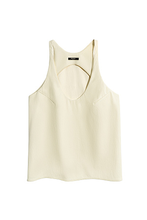 молочный Топ из текстурной экокожи. Модель свободного силуэта на тонких бретельках и глубоким вырезом декольте.