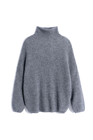 серый Трикотажный джемпер с люрексом. Модель свободного силуэта со спущенной линией плеча и вывязанным воротником.