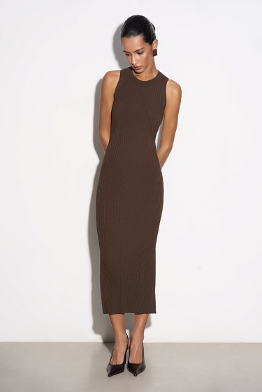 Платье с перекрученной спинкой